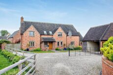 Duns Tew, Bicester, <a href="https://hupzo.com/listing-tag/oxfordshire/" class="st_tag internal_tag " rel="tag" title="Posts tagged with Oxfordshire">Oxfordshire</a> 5 bed <a href="https://hupzo.com/listing-tag/detached/" class="st_tag internal_tag " rel="tag" title="Posts tagged with detached">detached</a> house to rent
