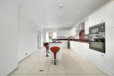Woodfarrs, London SE5 5 bed <a href="https://hupzo.com/listing-tag/townhouse/" class="st_tag internal_tag " rel="tag" title="Posts tagged with townhouse">townhouse</a> to rent – £4,650