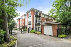 Dell Court, 8 Green Lane, Northwood… 2 bed apartment to