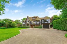 High Street, <a href="https://hupzo.com/listing-tag/hampton/" class="st_tag internal_tag " rel="tag" title="Posts tagged with Hampton">Hampton</a>, Middlesex, TW12 5 bed detached house to