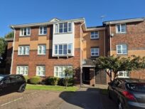 Dove Tree Court, Cherry Tree Road… 2 bed flat to