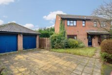 Putman Close, Thame, OX9 4 bed detached house to rent