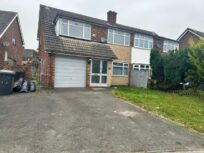 19 Sherbourne Avenue, CV10 3 bed semi-detached house to rent