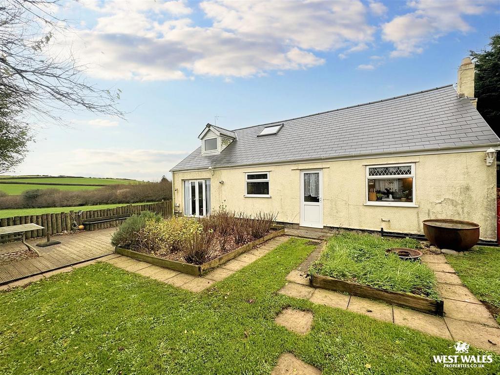  Red Roses, Whitland 3 bed country house for sale - £335,000 
