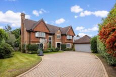 Broad High Way, <a href="https://hupzo.com/listing-tag/cobham/" class="st_tag internal_tag " rel="tag" title="Posts tagged with Cobham">Cobham</a>, Surrey, KT11 5 bed <a href="https://hupzo.com/listing-tag/detached/" class="st_tag internal_tag " rel="tag" title="Posts tagged with detached">detached</a> house