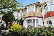 Hildaville Drive, Westcliff-On-Sea 3 bed terraced house for sale –