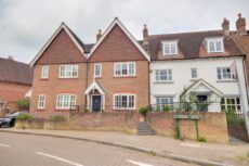 Tanners Cross, Haywards Heath, RH16 3 bed terraced house for